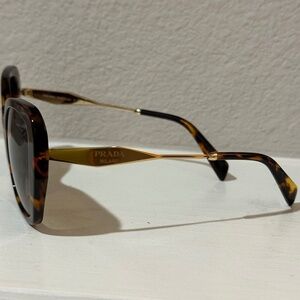 Prada Sunglasses 🕶️